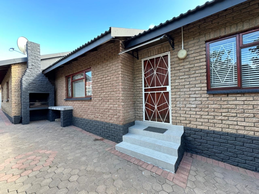 7 Bedroom Property for Sale in Hartenbos Central Western Cape